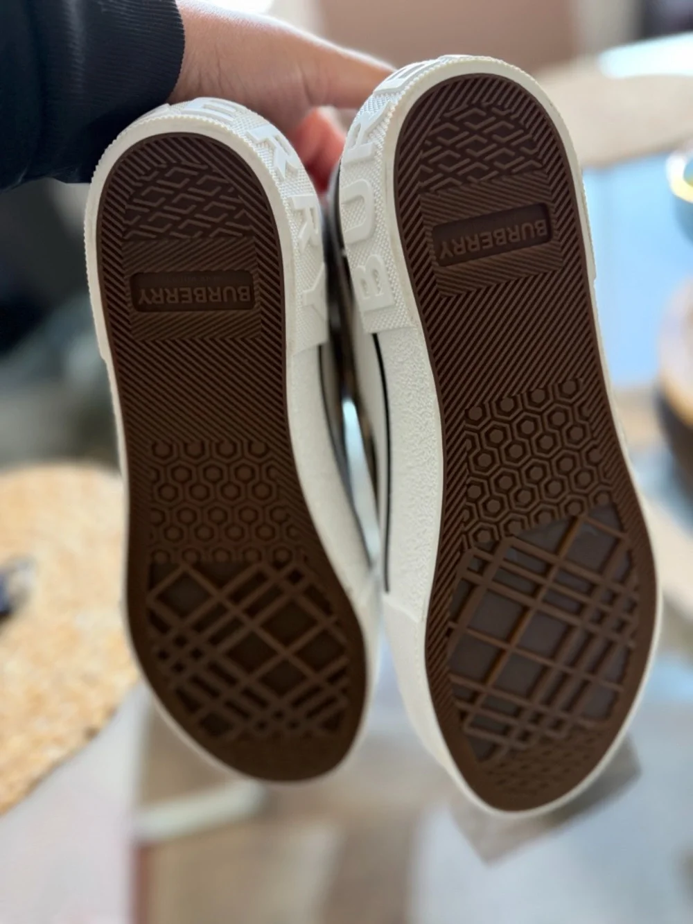 Burberry women Low-Top Sneaker in Archive Beige Check - Picture 2 of 6